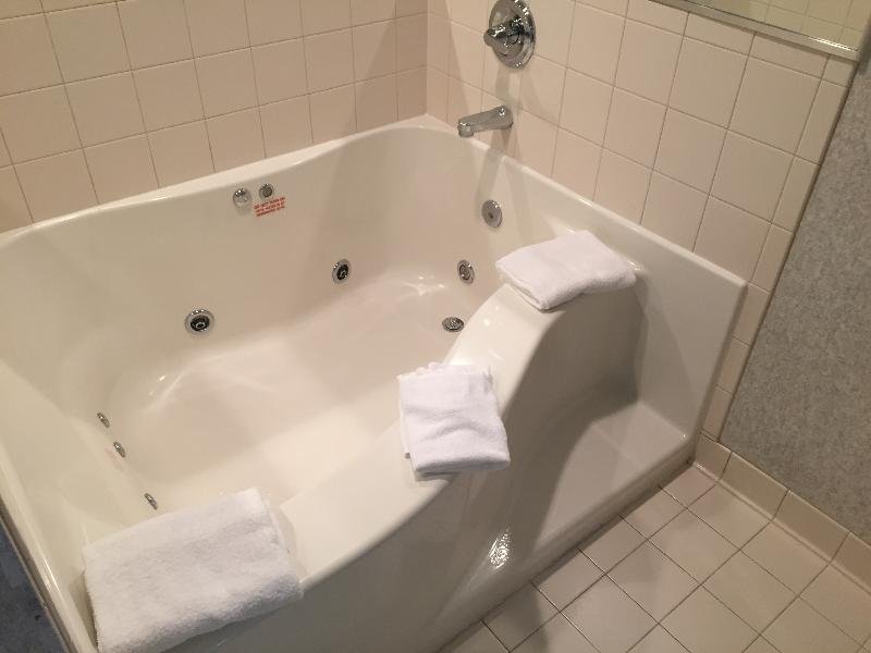 Фото Rodeway Inn & Suites