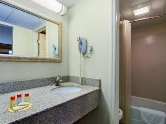 Фото Days Inn by Wyndham Springfield/Phil. Intl Airport