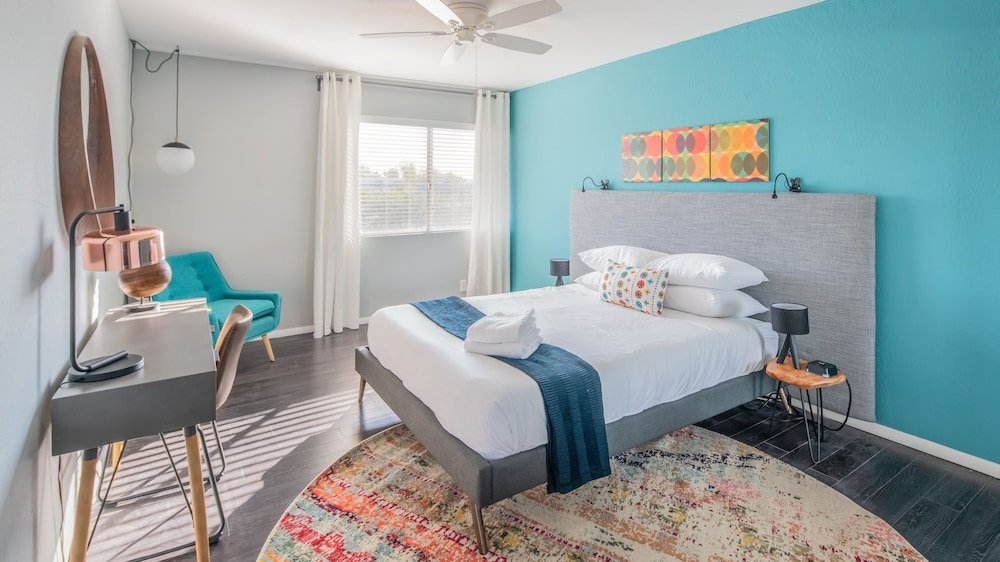 Фото Stylish 1br Apt Old Town by WanderJaunt