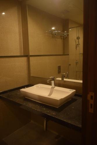 Фото Hotel Avalon Inn