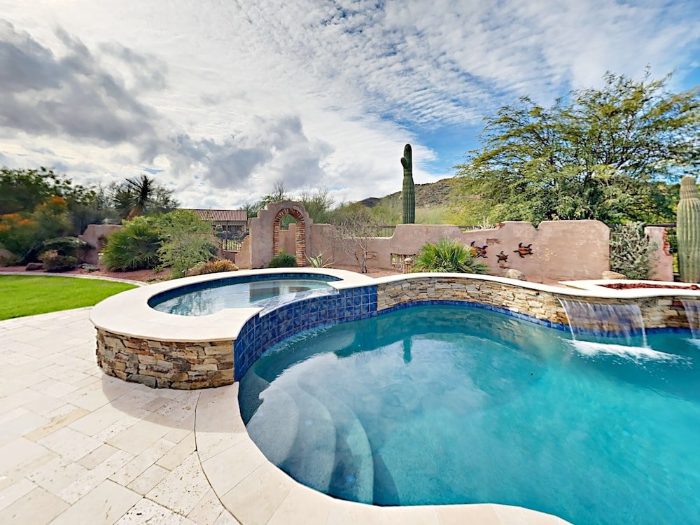 Фото E Sandia Circle - 5 Br Home