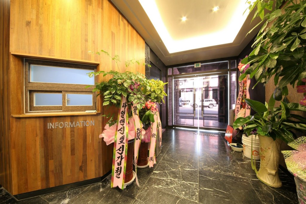 Фото The Stone Bridge Hotel