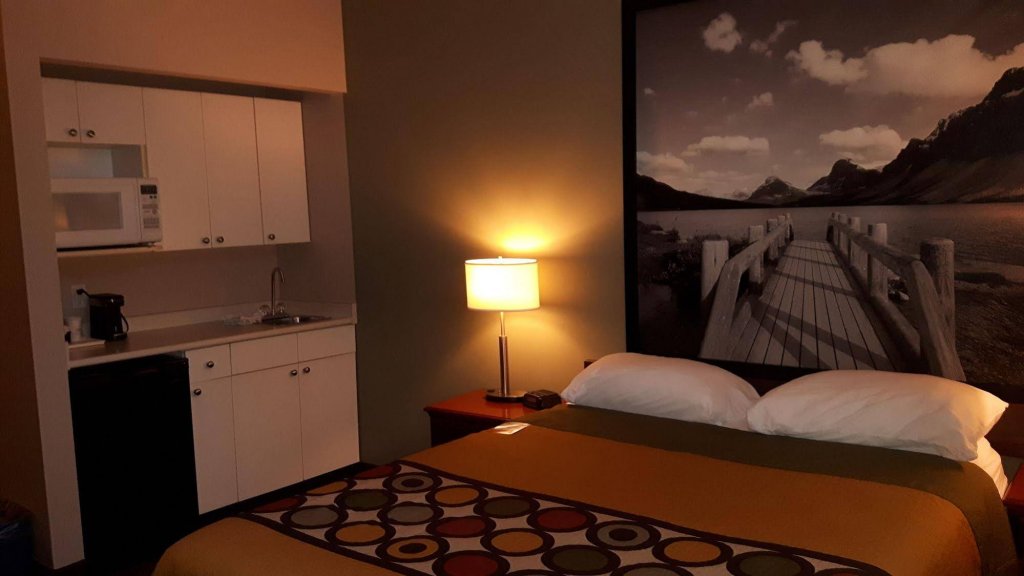 Фото Super 8 by Wyndham Cochrane