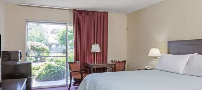 Фото Days Inn by Wyndham Novato/San Francisco