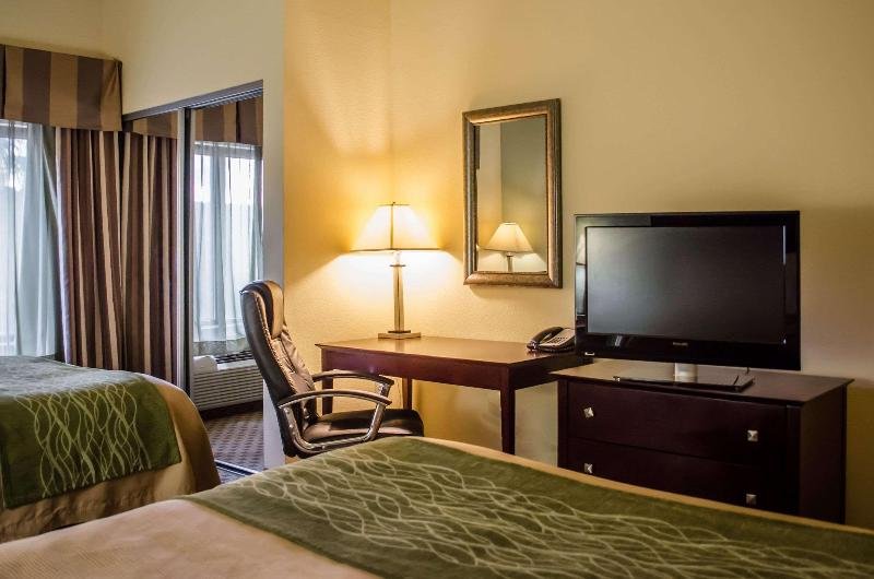 Фото Comfort Inn And Suites