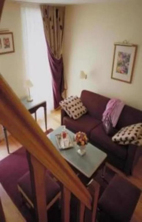 Фото Unic Renoir Saint-Germain