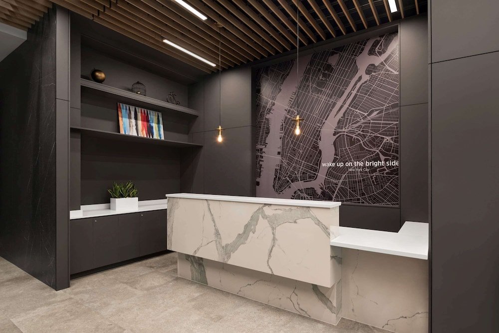 Фото La Quinta Inn & Suites by Wyndham Times Square South