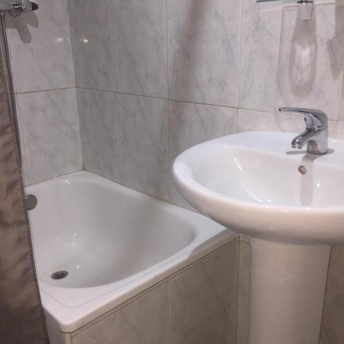 Фото Hostal Mediterráneo