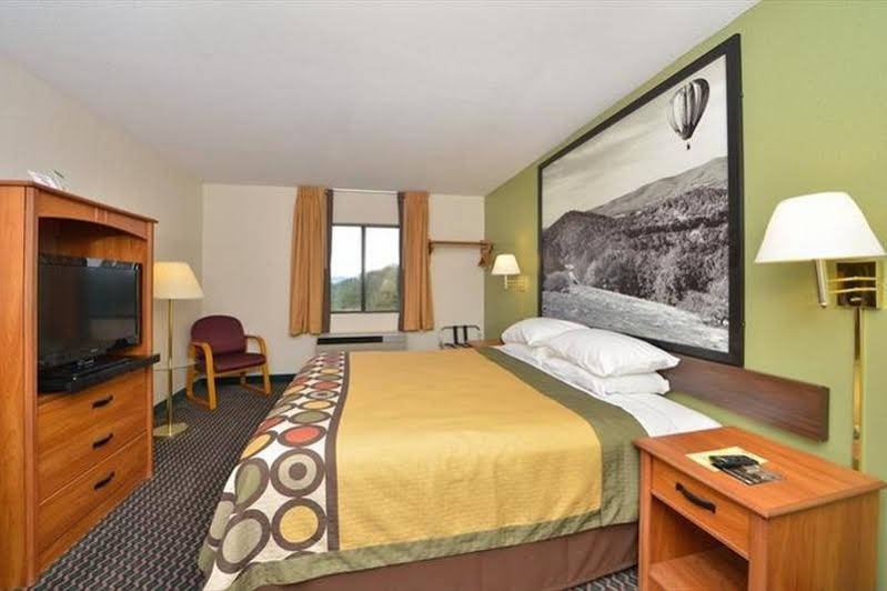 Фото Super 8 by Wyndham Bedford