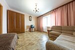 Турист на улице Побежимова (ulitsa Pobezhimova, 11), short-term housing rental