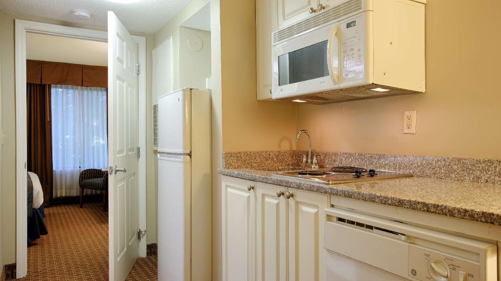 Фото Best Western Plus Cary Inn - Nc State