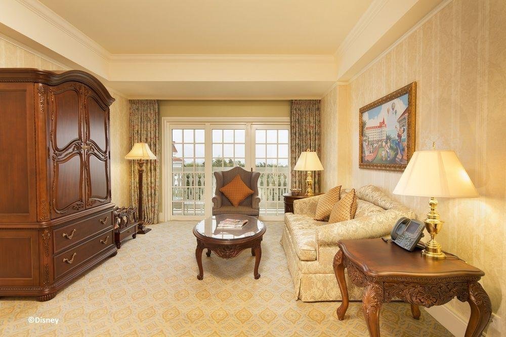 Фото Hong Kong Disneyland Hotel