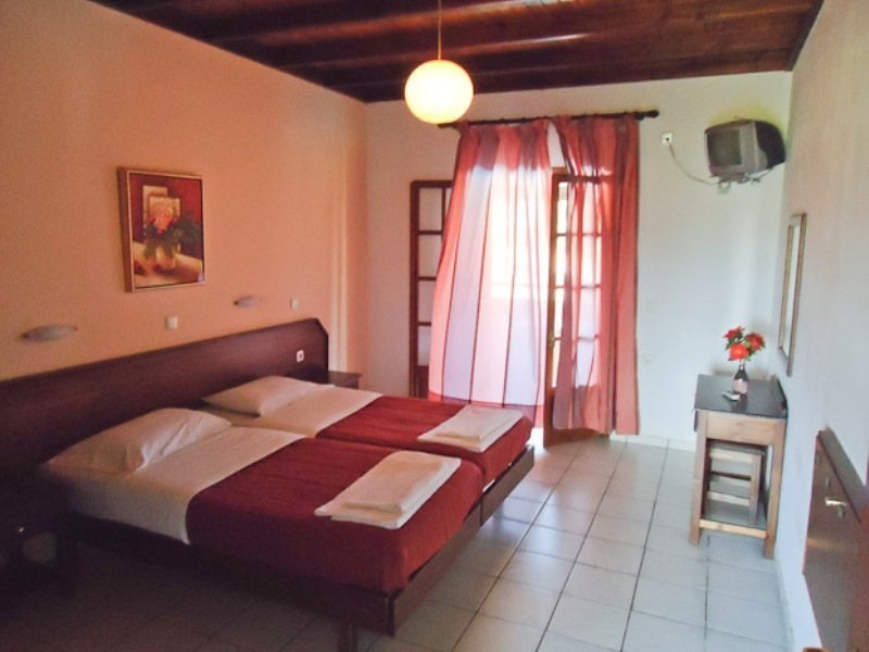 Фото Eleni Family Apartments