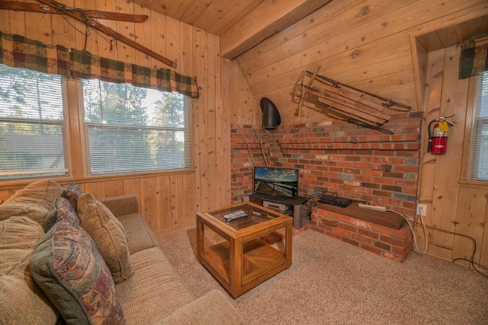 Фото Bear Hug Hideout