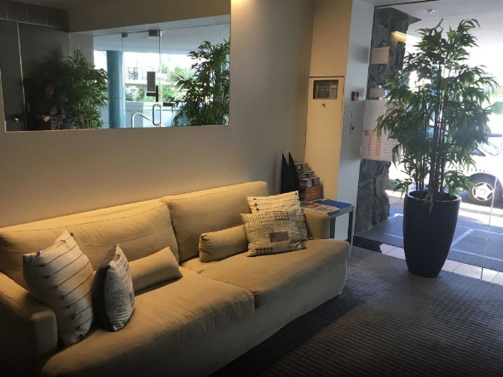 Фото Pine Court Apartments