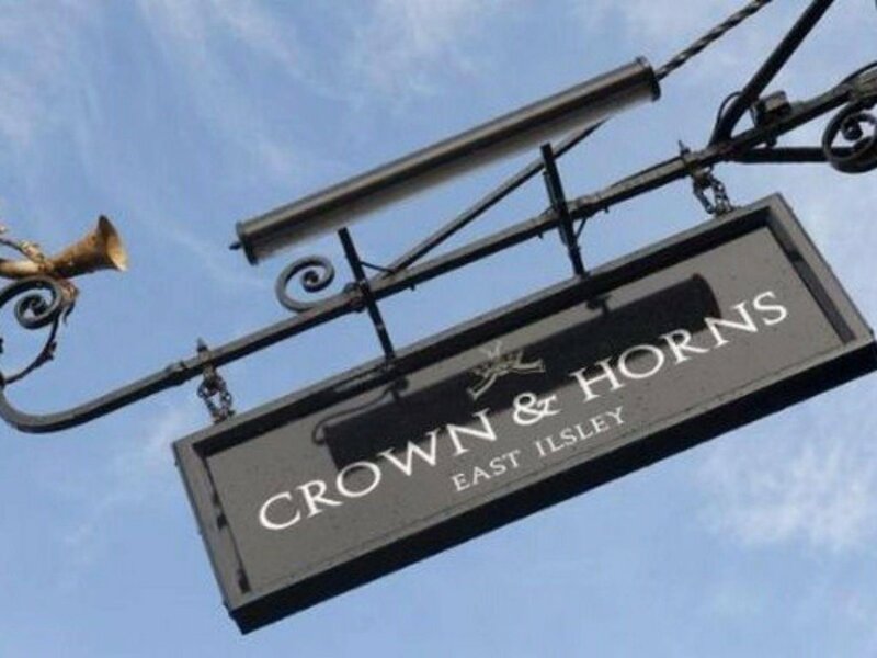 Гостиница Crown and Horns Inn