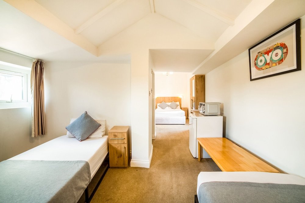 Фото Oyo TamTam Acton Hotel