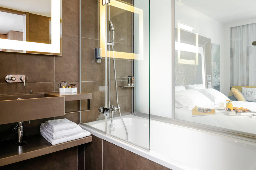 Фото Novotel Lyon Centre Confluence Bord de Saone