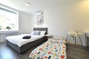 Гостиница At Queens Apartments