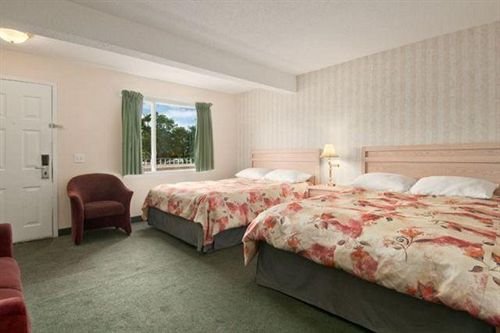 Фото Hotel Zed Kelowna