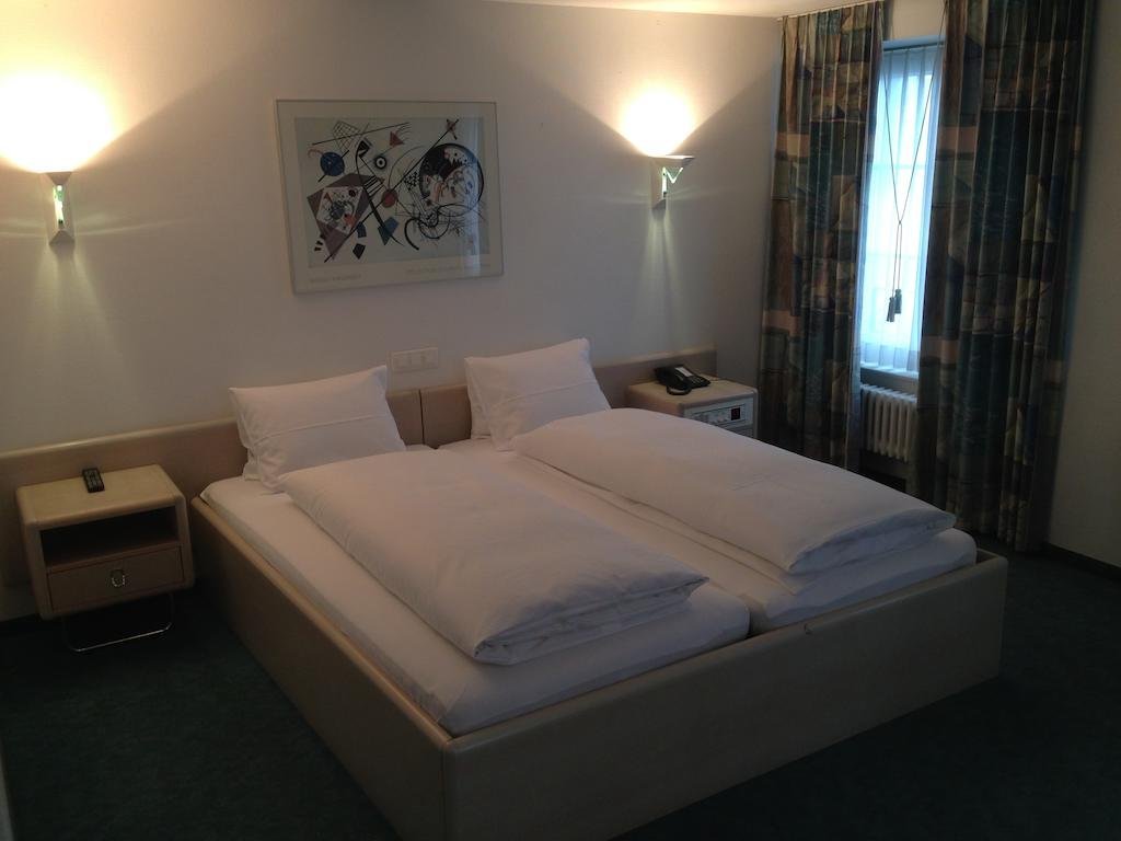 Фото Hotel Engel Am Bahnhof