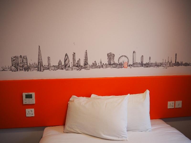 Фото EasyHotel London Croydon
