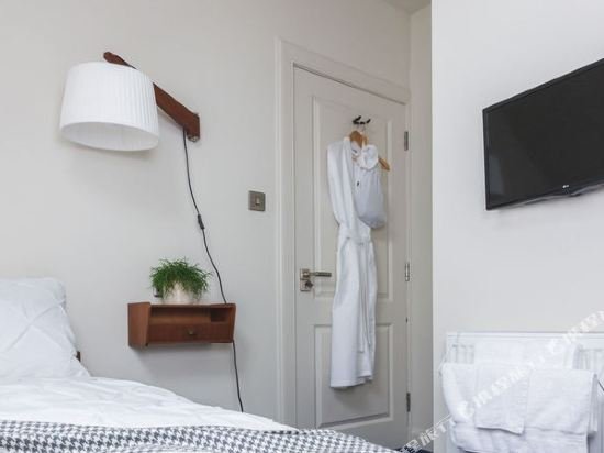 Фото The Queens Bed & Breakfast