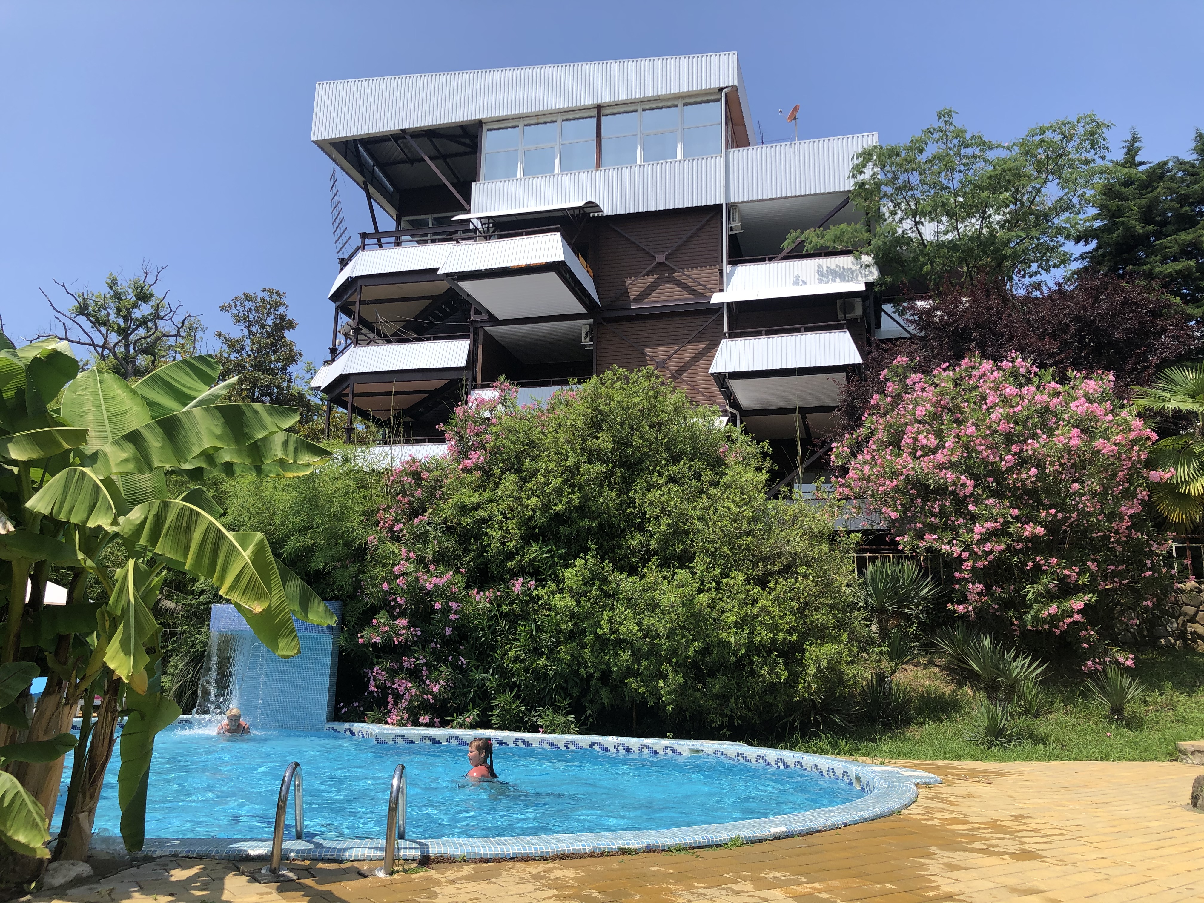 Фото отеля 1