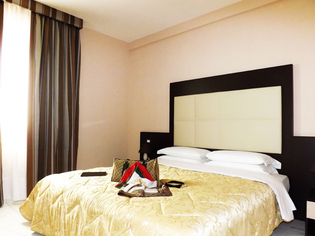 Фото Hotel De La Ville Relais