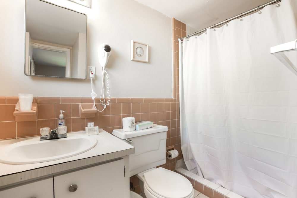 Фото Hideaway Waterfront Resort & Hotel