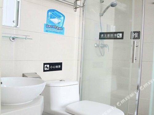 Гостиница 7 Days Inn Zhongshan Renmin Hospital Holiday Square Branch в Чжуншане