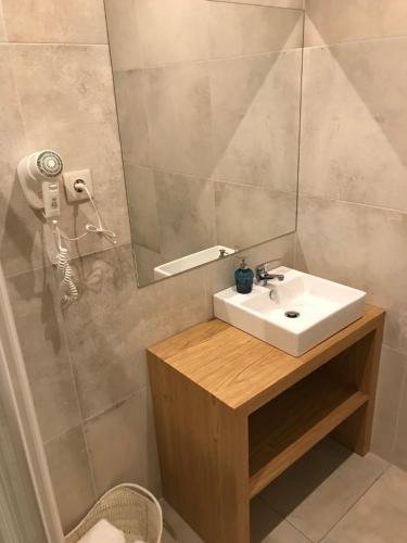 Фото Being Porto Hostel