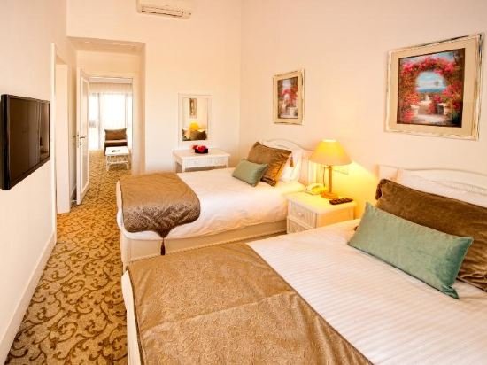 Фото The Olive Tree Hotel