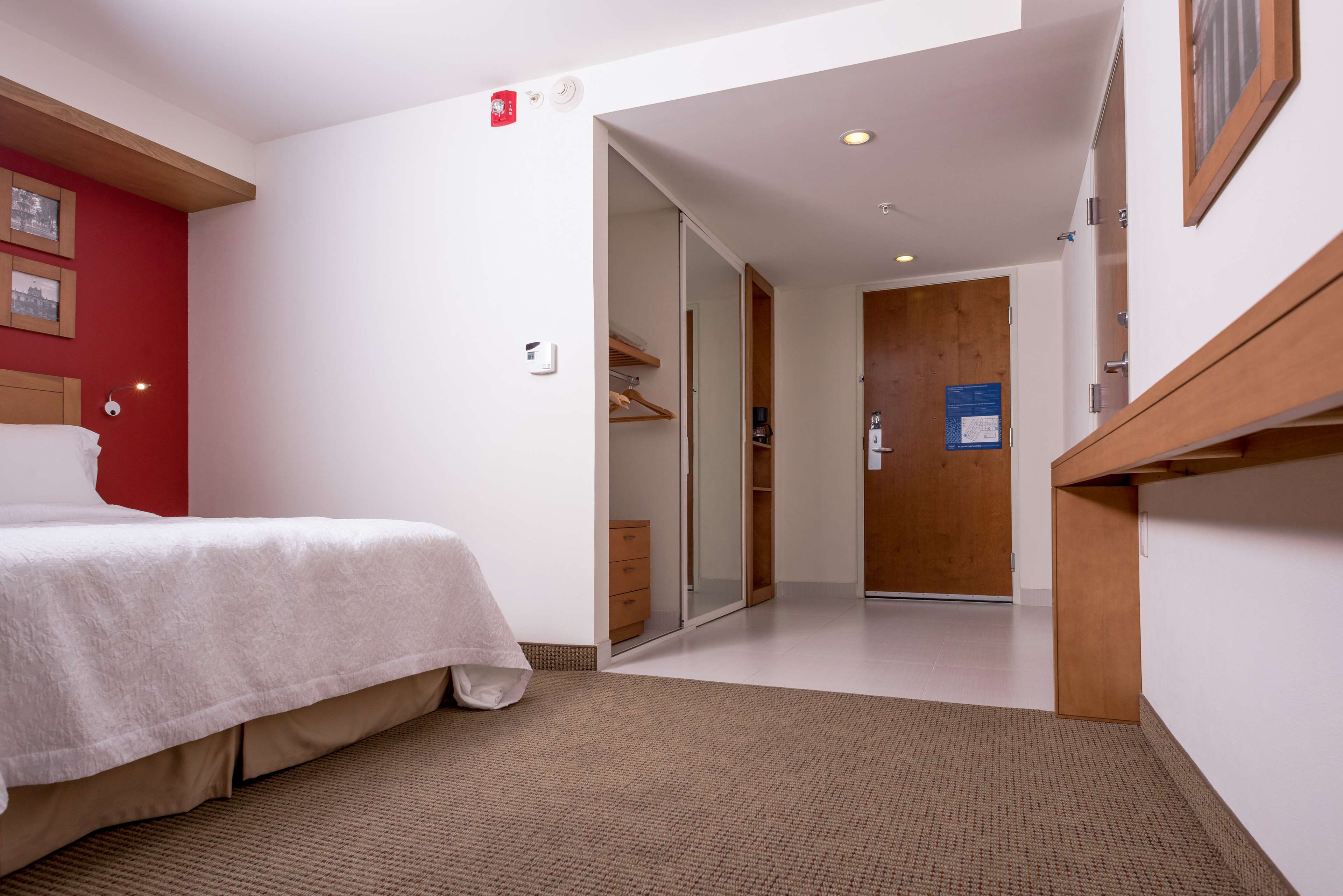 Фото Hampton Inn by Hilton GuadalajaraExpo