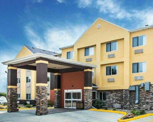 Гостиница Comfort Inn & Suites Waterloo - Cedar Falls в Ватерлоо