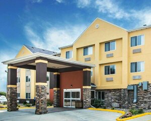 Гостиница Comfort Inn & Suites Waterloo - Cedar Falls