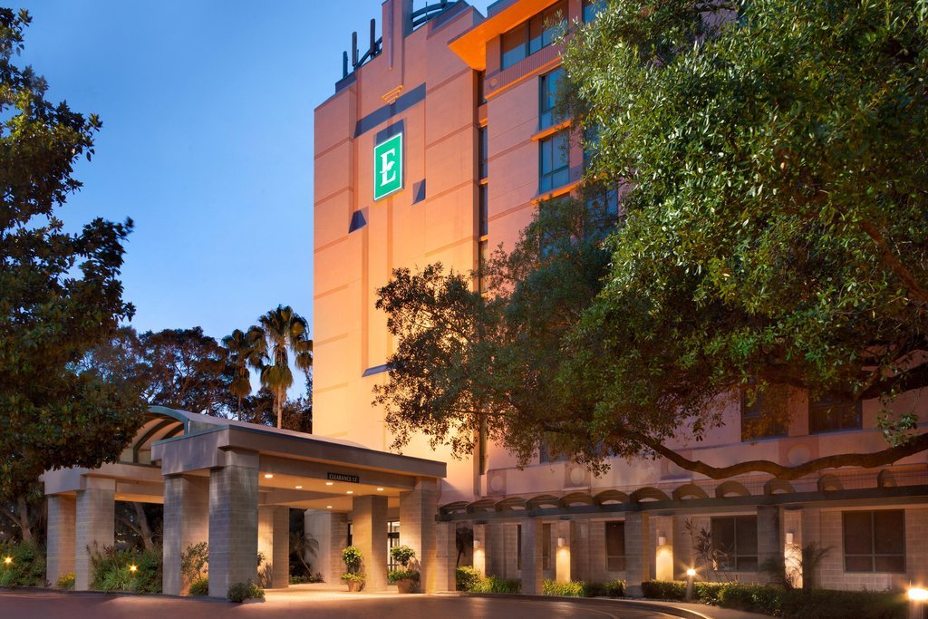 Фото Embassy Suites by Hilton Tampa Usf Near Busch Gardens