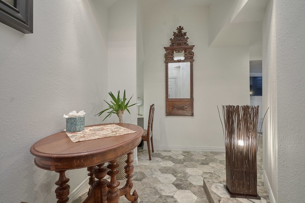 Фото Houston Towers Inn Downtown Museum District Med. Ctr Nrg - Adults Only