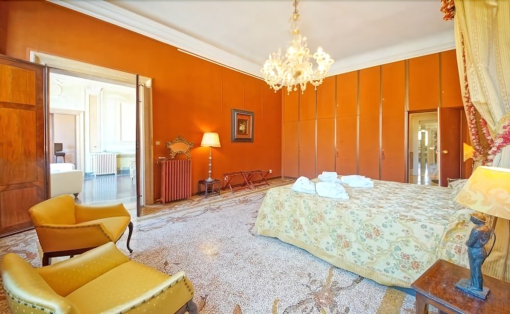 Фото Luxury Balcony Apartment