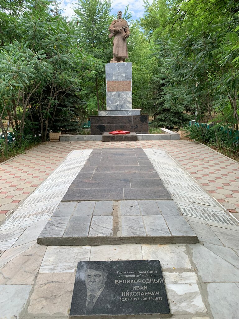 Памятник, мемориал Братская могила советских воинов, погибших в период Сталинградской битвы, Дубовка, фото