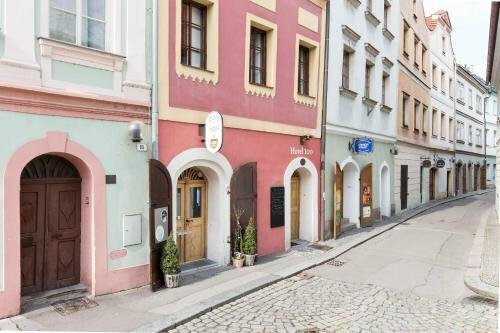 Гостиница Hotel 100 в Пардубицком крае