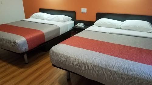 Фото Motel 6 Sudbury, On