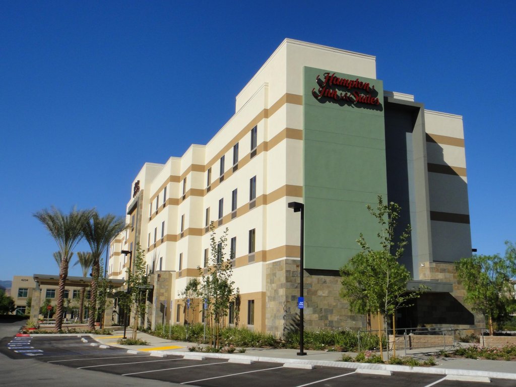 Фото Hampton Inn & Suites Riverside/Corona East