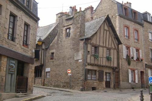 Гостиница Moonflower House в Сен-Бриё