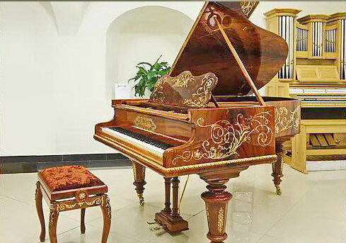 تصنيع وتصليح الآلات الموسيقية Manufacture and repair of musical instruments ، موسكو، صورة