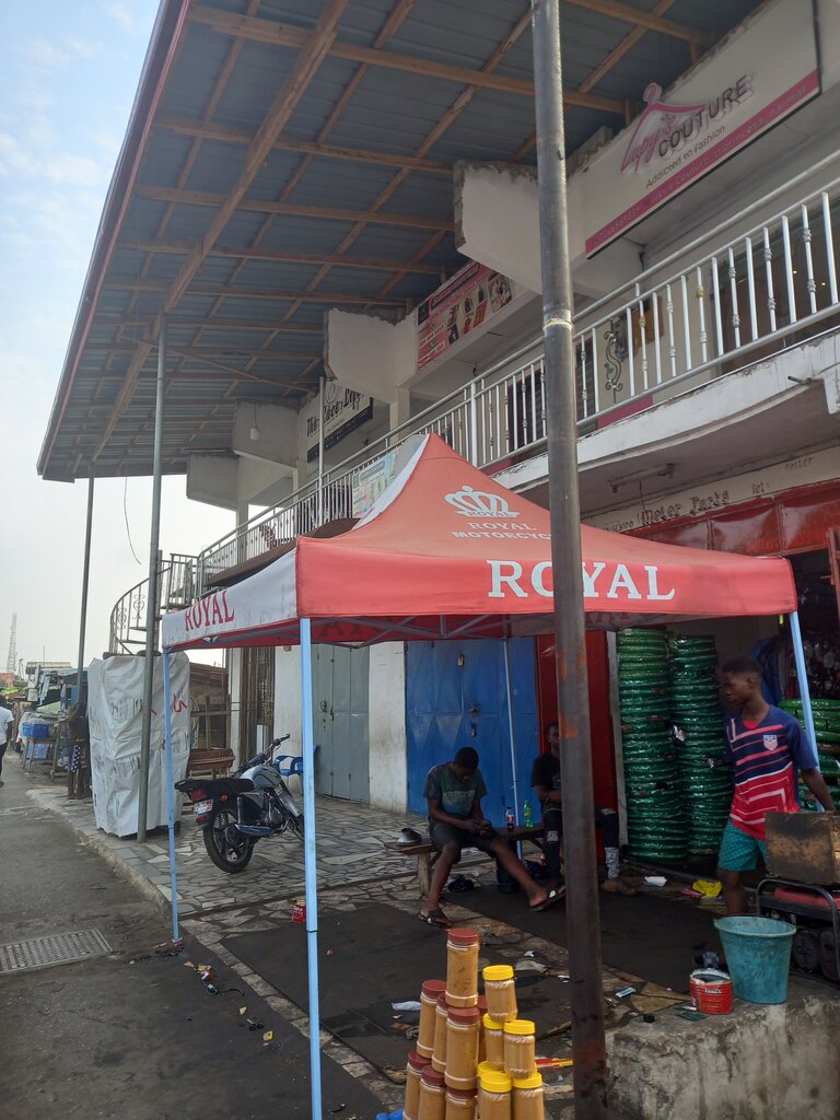 Tailor Ambra couture, Accra, photo