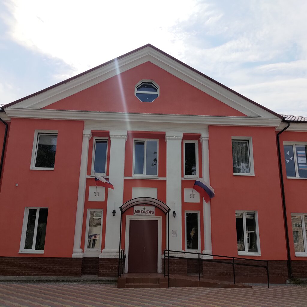 Cultural center Gorodskoy Dom Kultury, Slavsk, photo