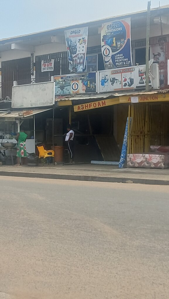 Graphic design studio Ofglo impressions, Accra, photo