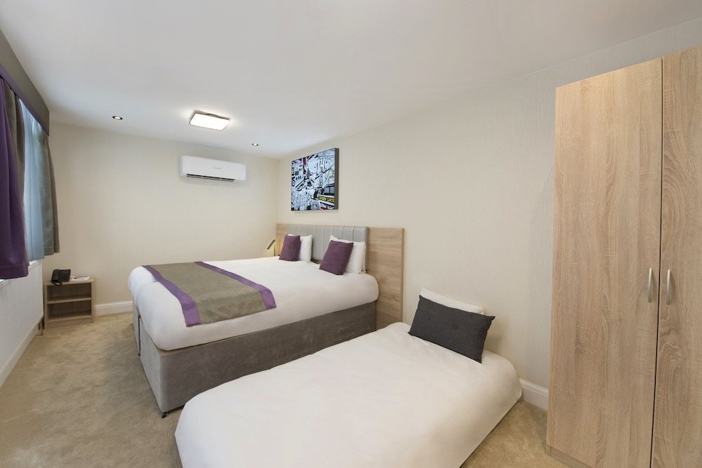 Фото Oyo Townhouse 30 Sussex Hotel