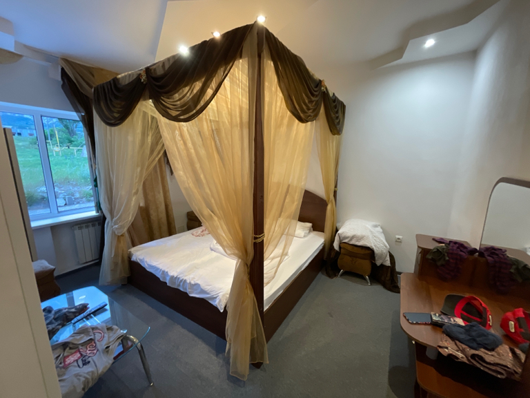 Фото Монест